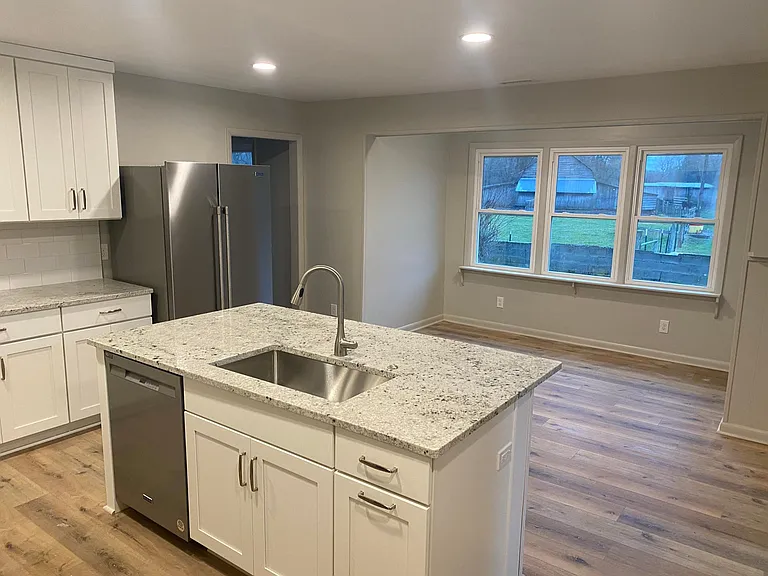 510 Deerfield Rd — Photo 2