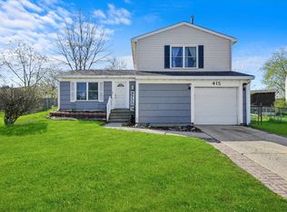 415 Seneca Ln, Bolingbrook, IL 60440