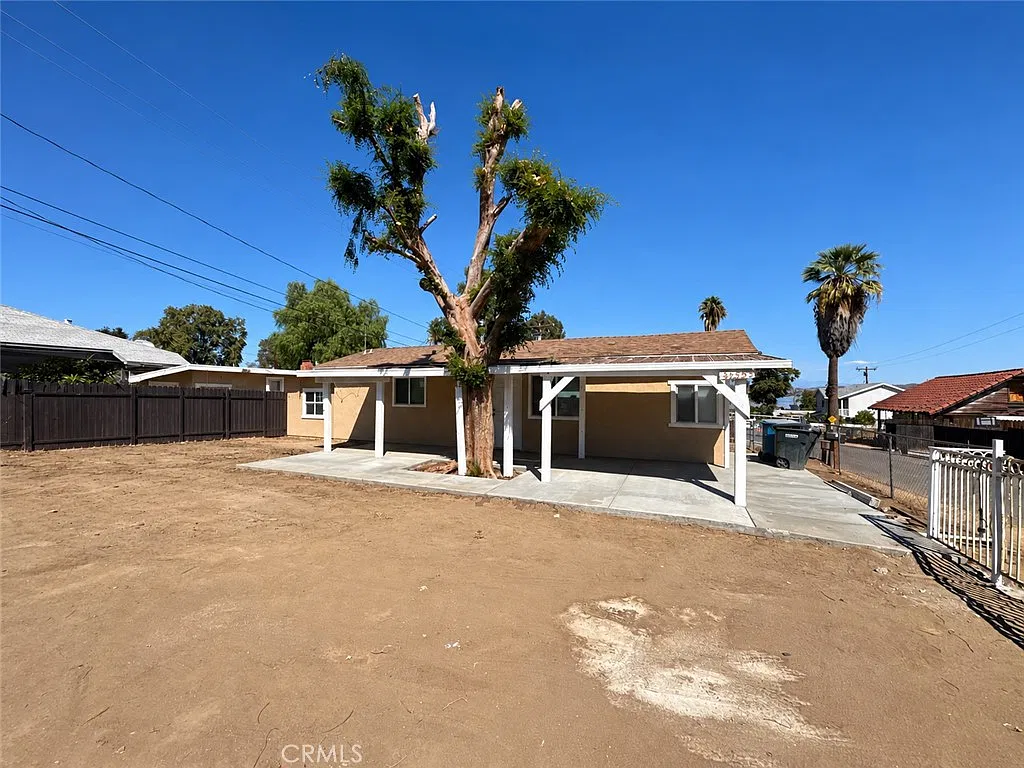 2 bed, 440 sqft, $1,700 — Photo 2