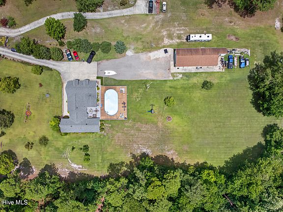 4th image of 1520 River Road SE