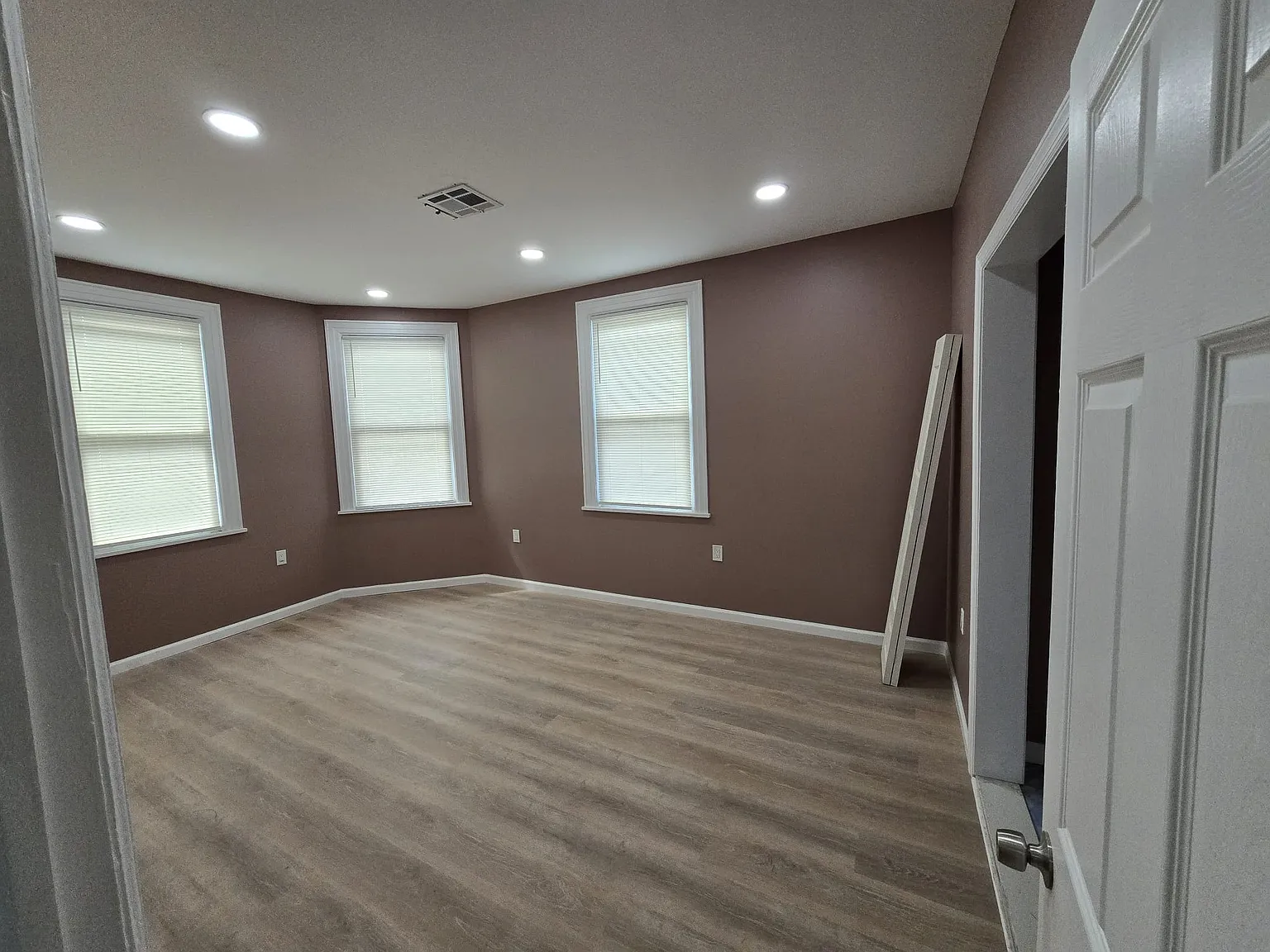 3 bed, $3,200 — Photo 3