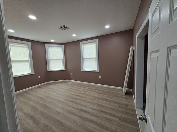 3rd image of 746 Riverside Ave Floor 2