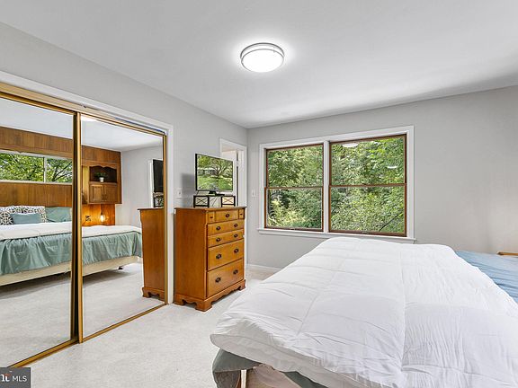 4th image of 6221 Beachway Dr