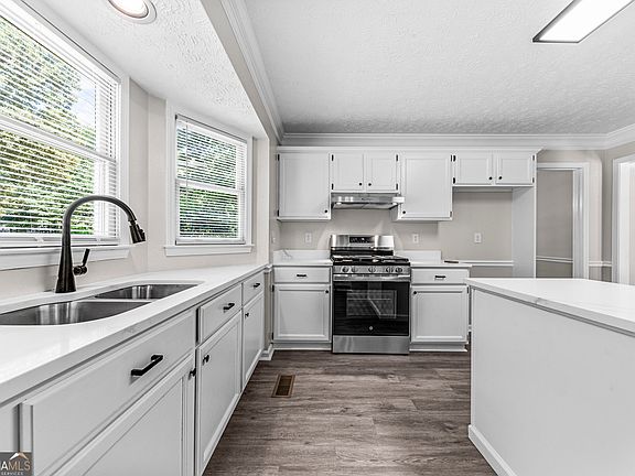 3rd image of 186 Elderberry Cir