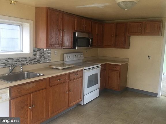 4th image of 4413 McMenamy St
