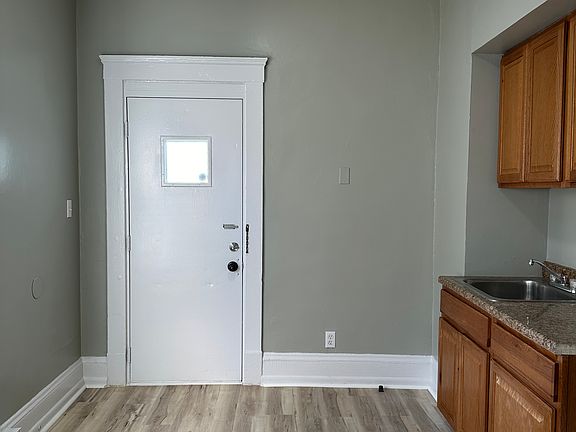 5th image of 1458 W 112th St #B