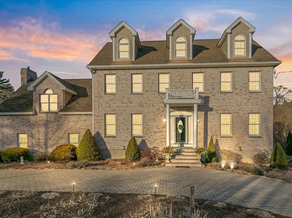 66 Adams St, Wilmington, MA 01887