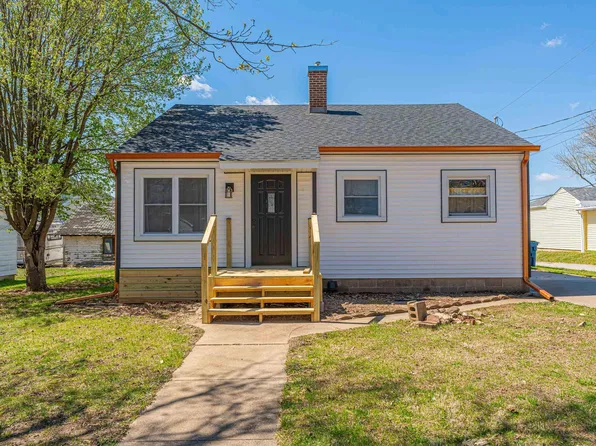 115 Cobleigh St, Emden, IL 62635