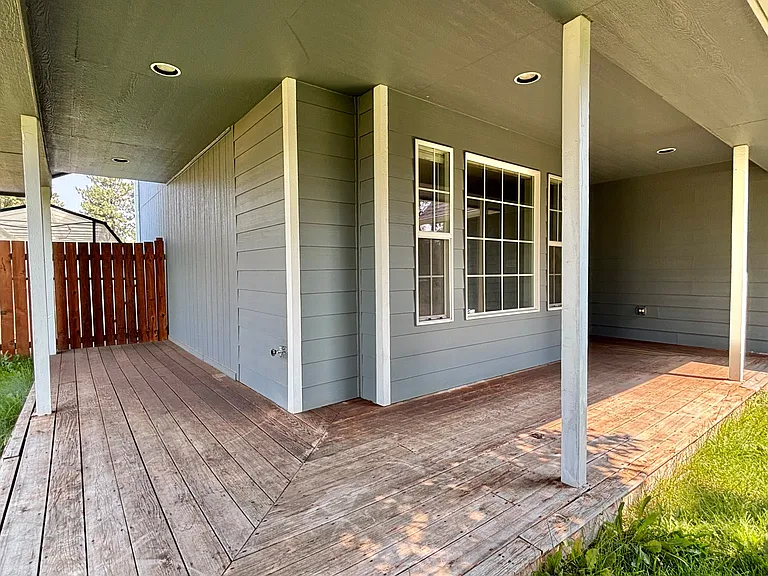905 E Spence St — Photo 3