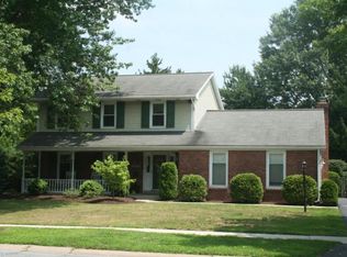 1098 W Areba Ave, Hershey, PA 17033