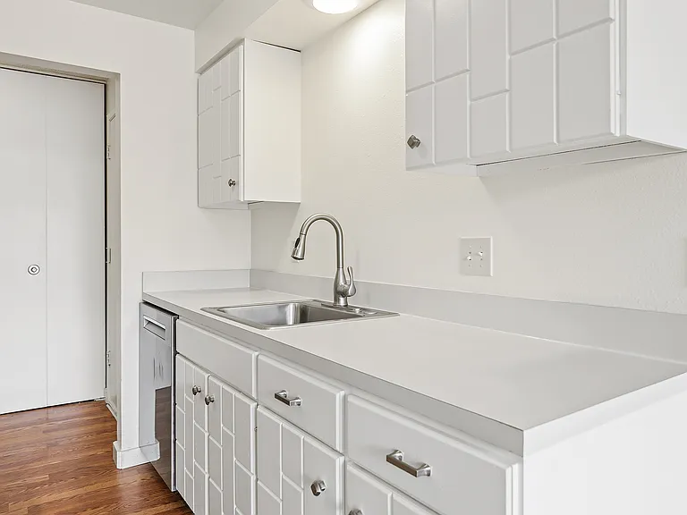 2511 Howard Ave #21 — Photo 12