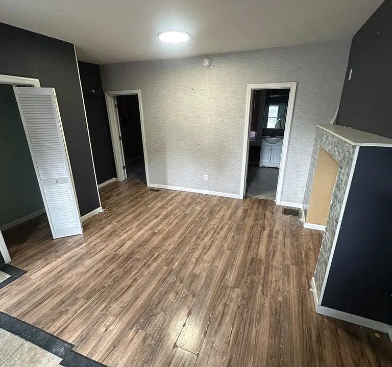 84 N 6th St #2B
