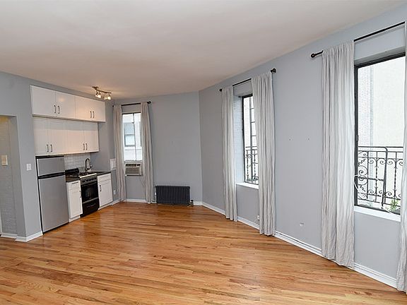 4th image of 14 Christopher St #8A
