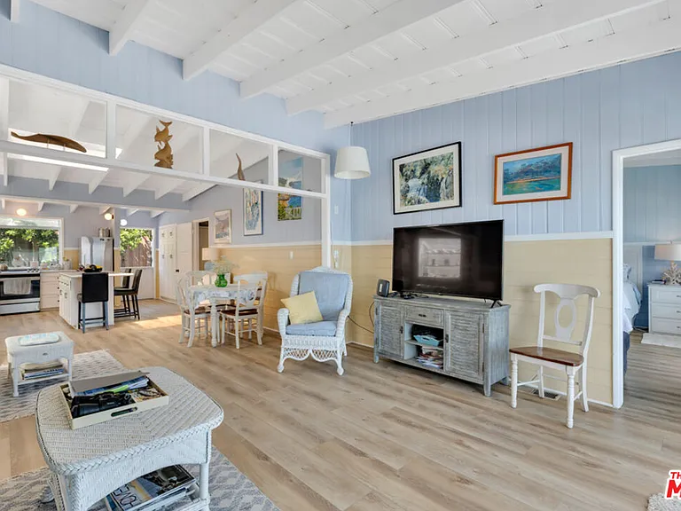 24528 Malibu Rd — Photo 17