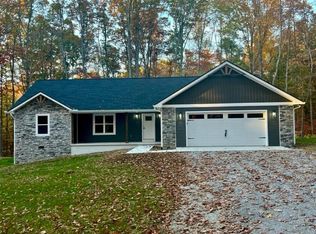 368 W Rocky Top Rd, Monterey, TN 38574