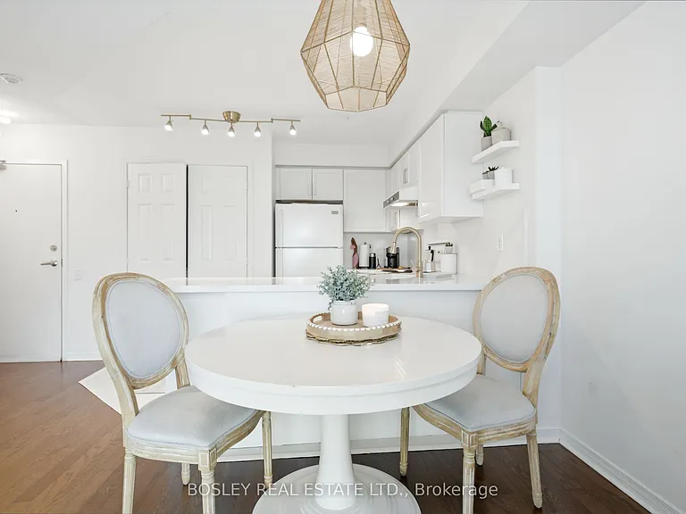 140 W Bathurst St #803 — Photo 12