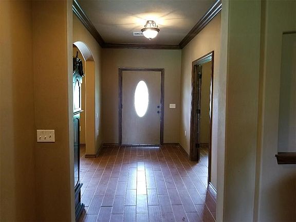 4th image of 3813 NE 33rd St