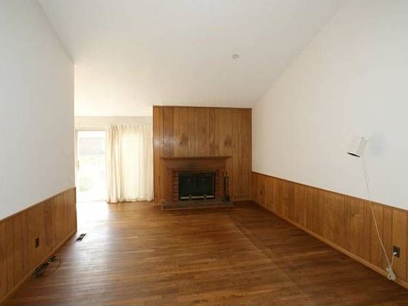 4th image of 1732 Rosearbor Dr