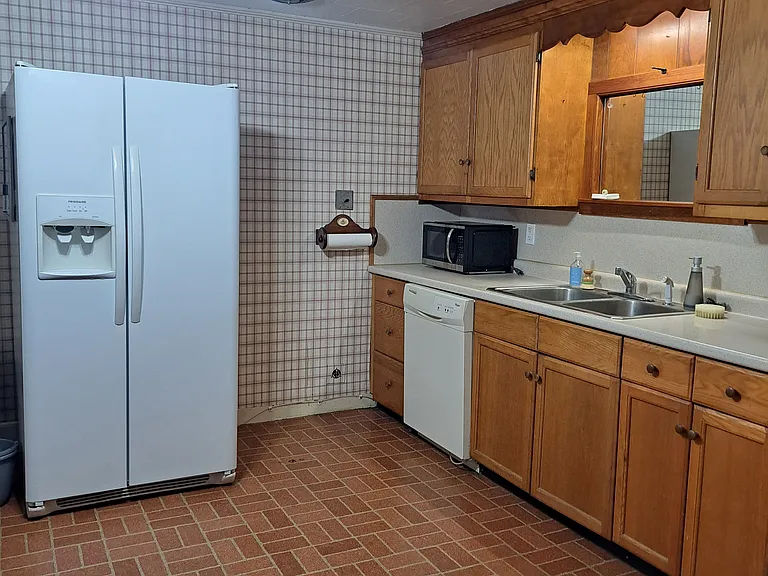 Full kitchen