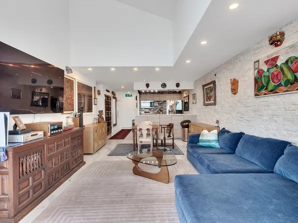 91-16 Shore Front Parkway image 3 of 9