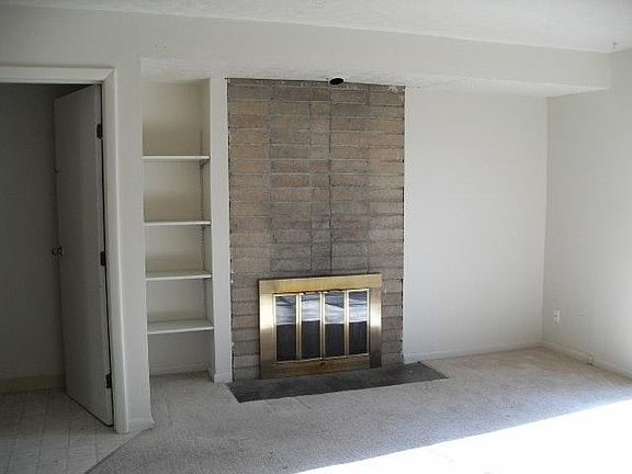 4th image of 5050 Hibbs Dr APT A