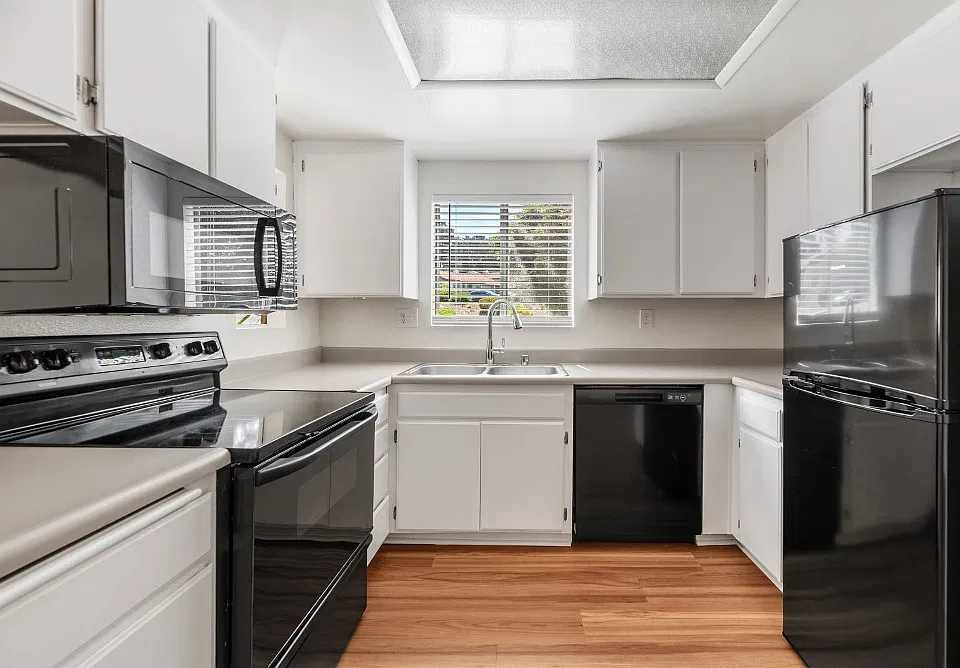 215 Woodland Pkwy #201