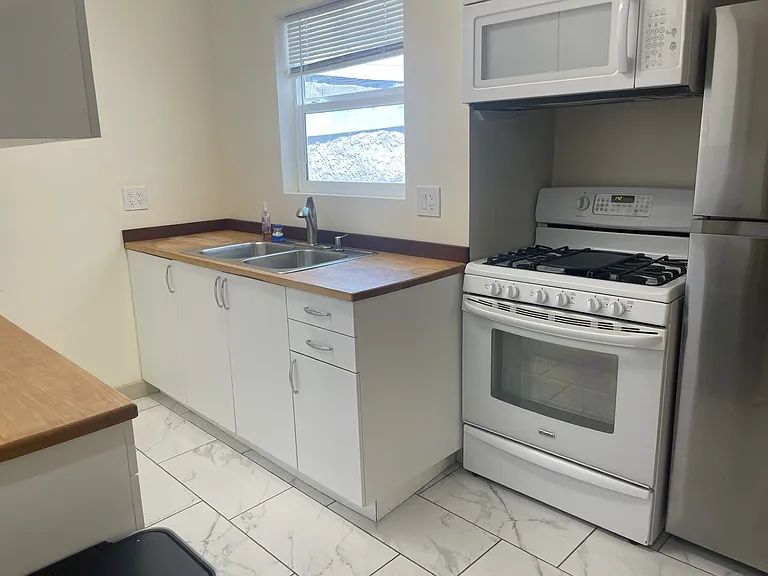 515 Bellevue Pl — Photo 10