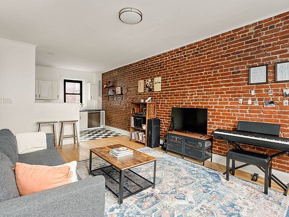 2nd image of 111 Jersey St APT 12