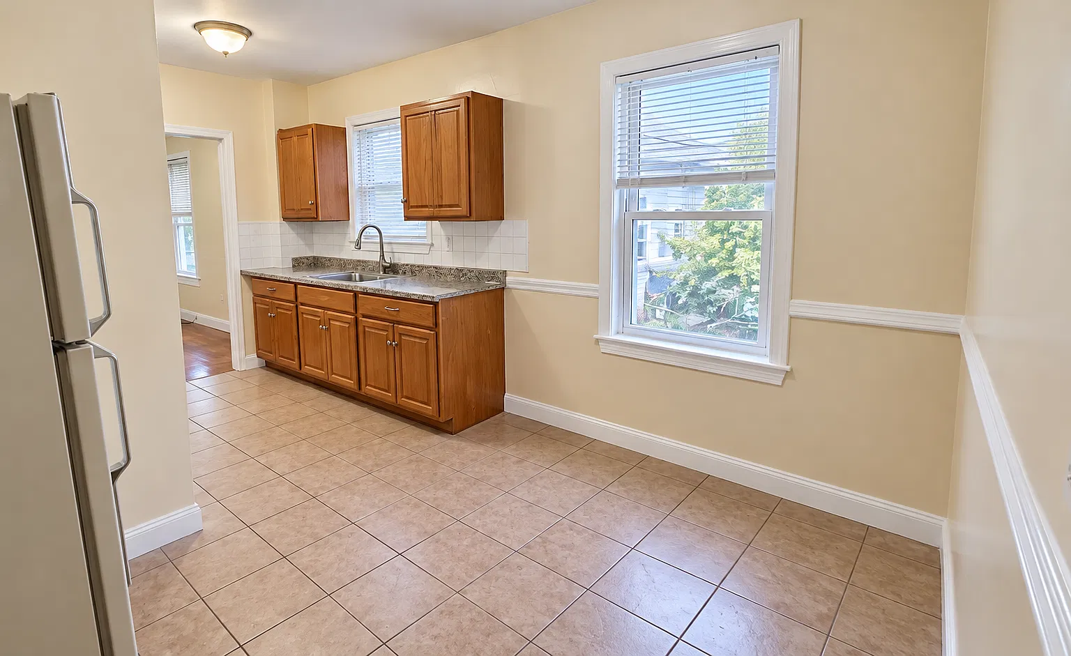 4 bed, 1099 sqft, $3,400 — Photo 2