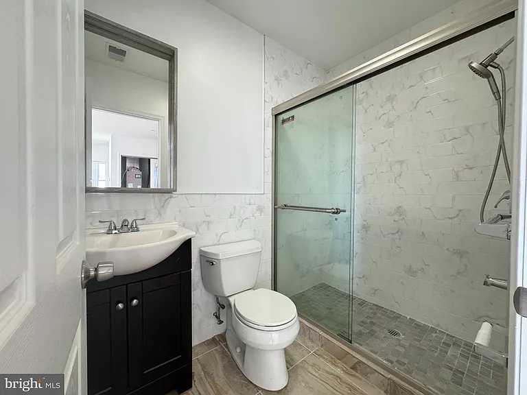 700 W Girard Ave — Photo 5