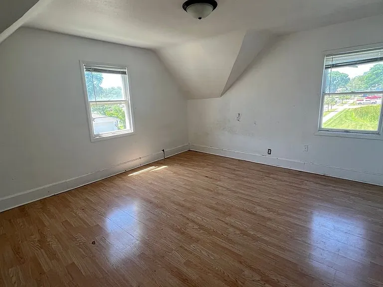 412 S Peach Ave — Photo 18