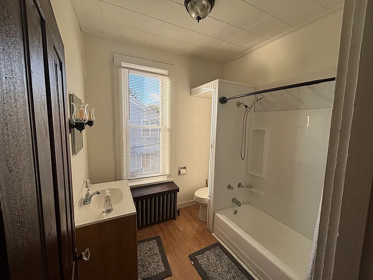 16 Oak St — Photo 5