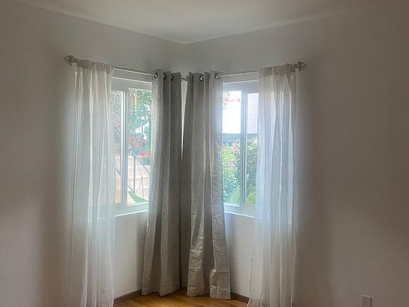 5th image of 1142 E Doran St #B