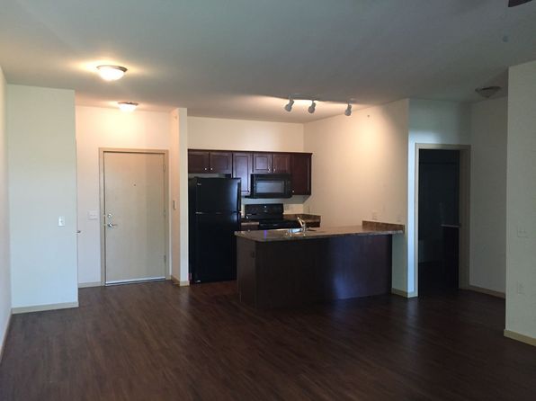 400 S Van Buren St APT 104