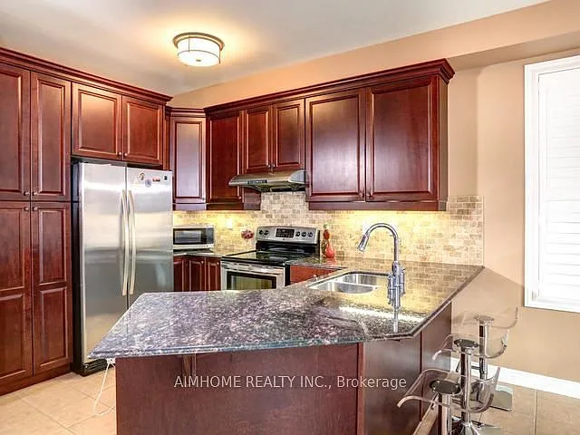 69 James Parrott Ave — Photo 3