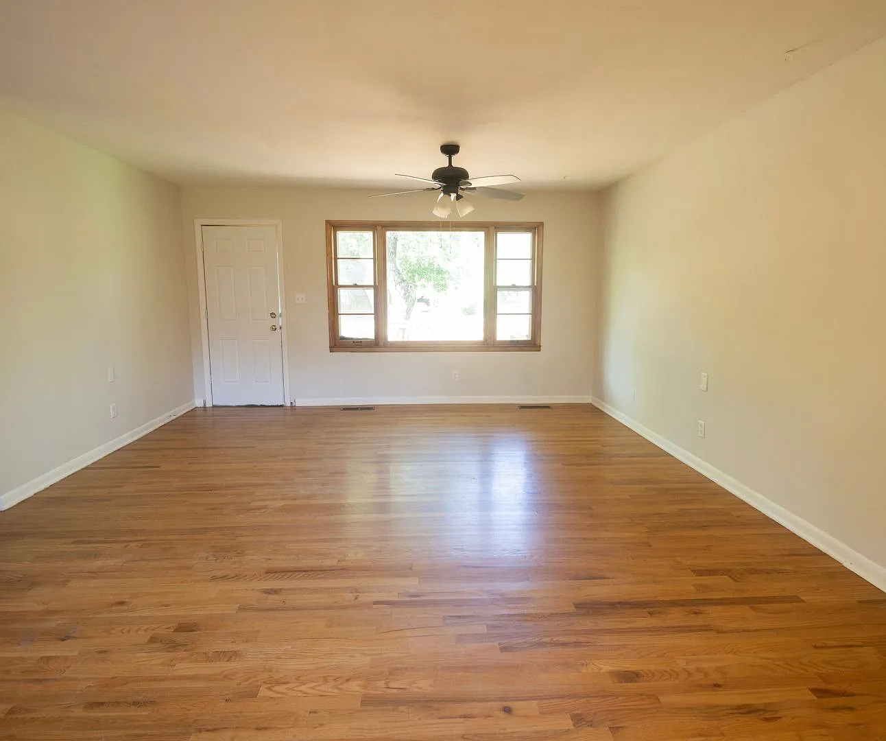3 Bed 1 Bath House — Photo 2