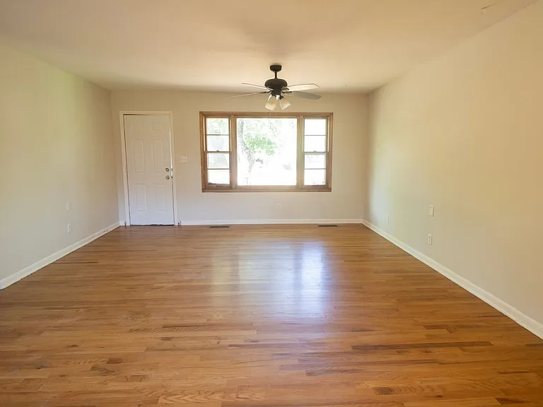 2501 Brookside Ct — Photo 2