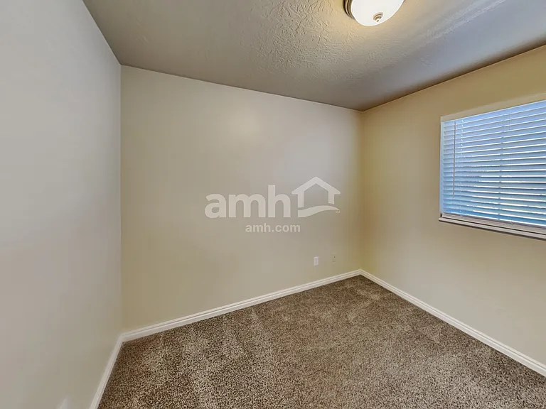 272 S 590 W — Photo 15
