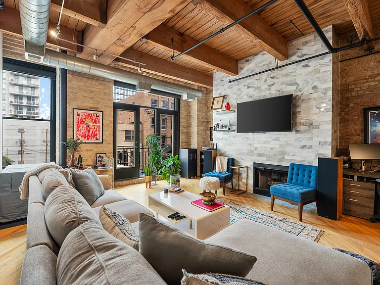 375 W Erie St #303 — Photo 3