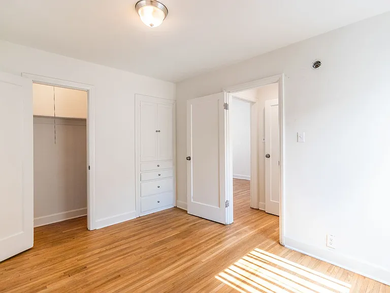 6341 Templeton St — Photo 11
