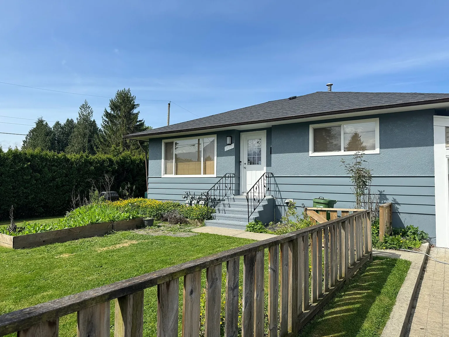9555 Windsor Street Chilliwack — Photo 2