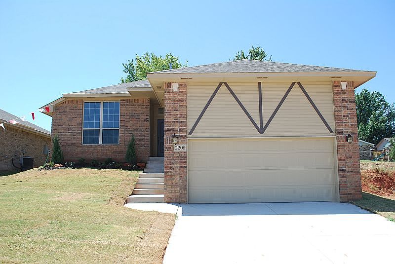 1st image of 2208 Diana Dr