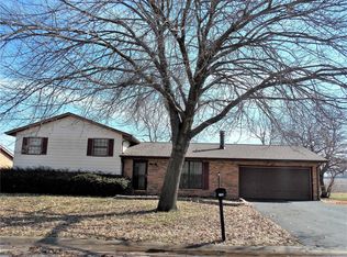 600 Saint John Dr, Belleville, IL