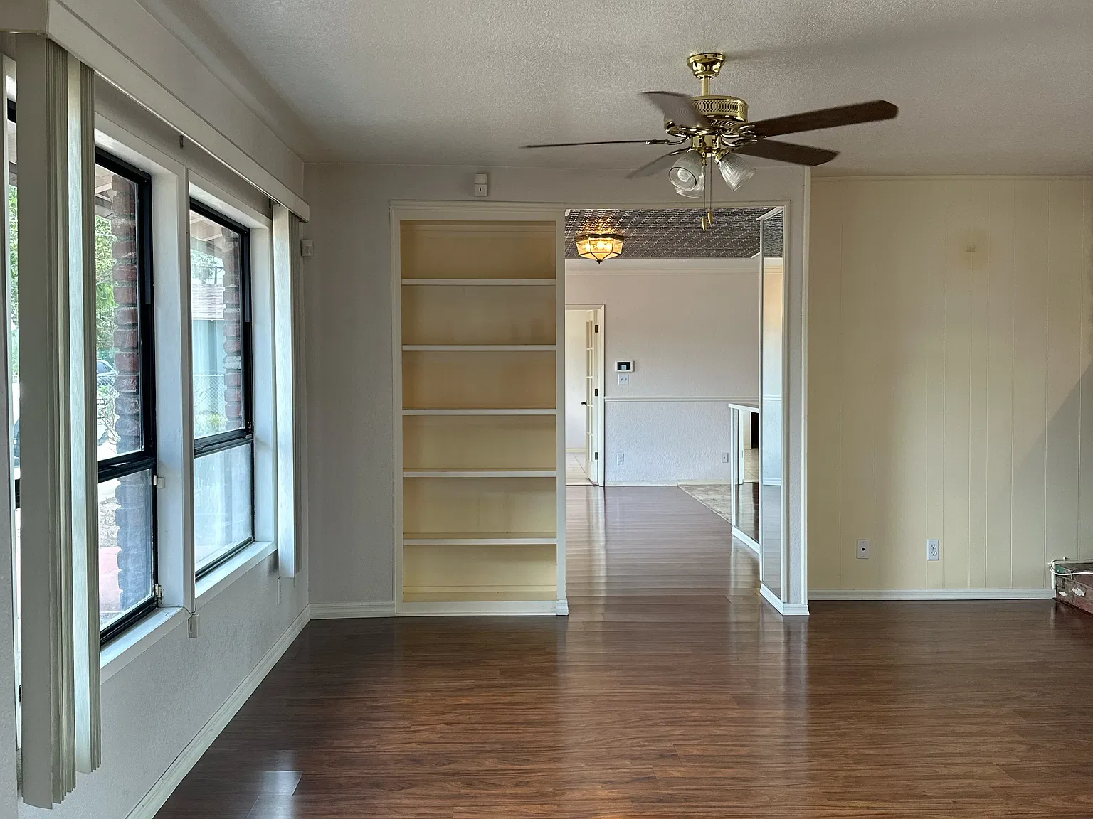 4 bed, 2.5 bath, 1760 sqft, $3,000 — Photo 2