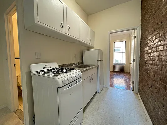 Rented by HOLTON REAL ESTATE INC. | media 9