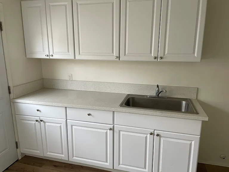 S Chapel Ave — Photo 4