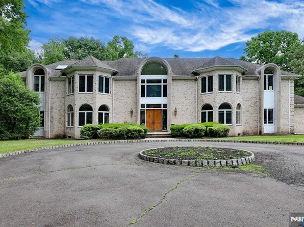 54 Woodcliff Lake Rd, Saddle River, NJ 07458