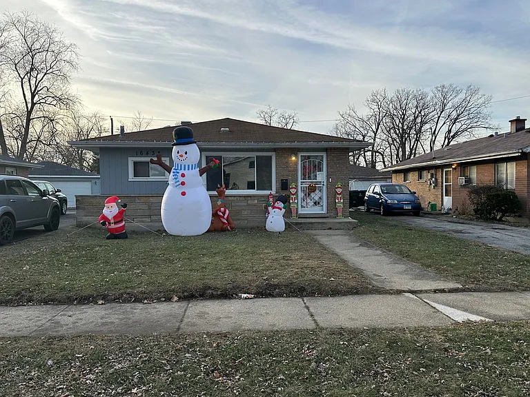 16438 Wolcott Ave — Photo 1