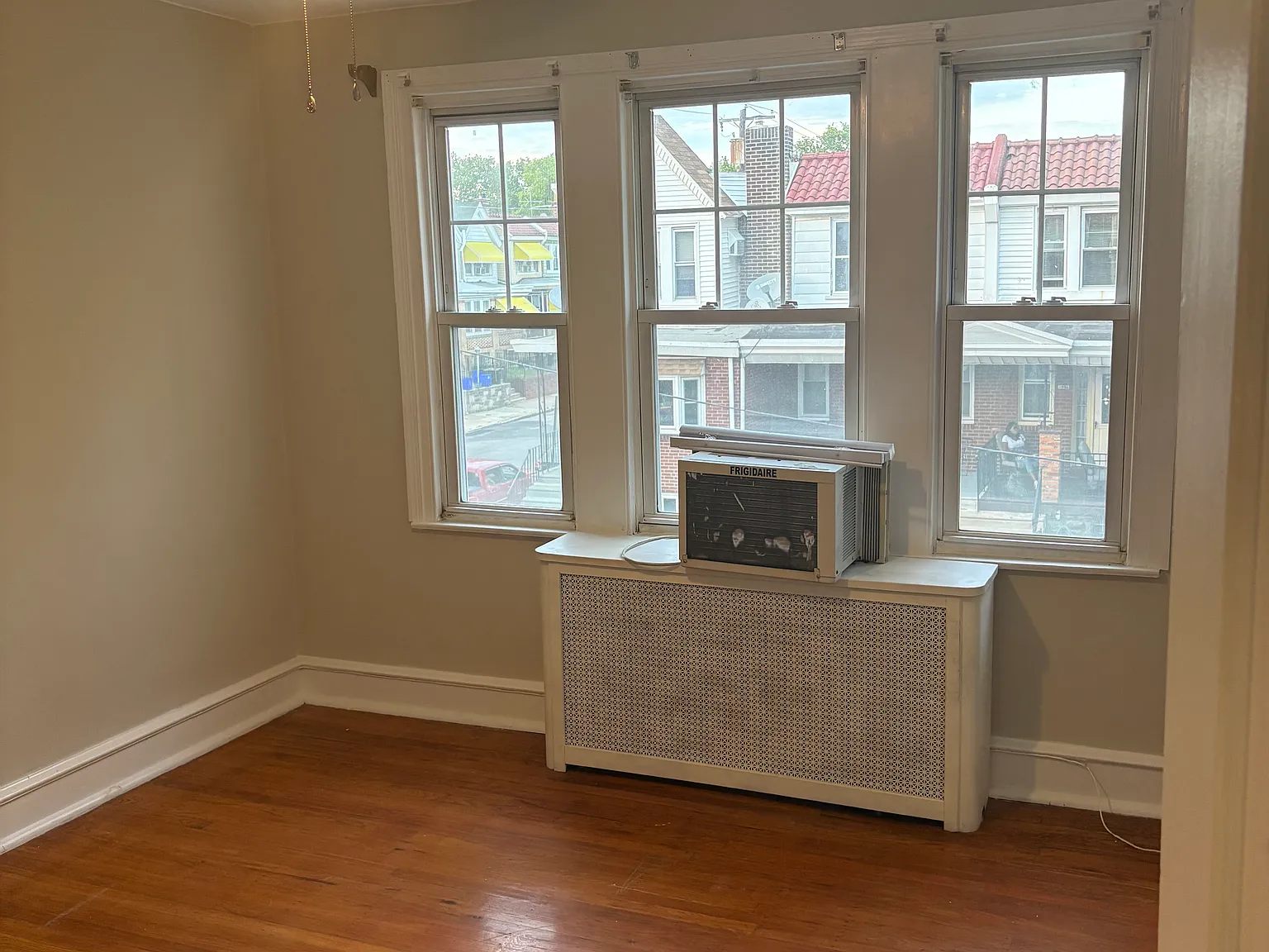 3 bed, 984 sqft, $1,800 — Photo 3