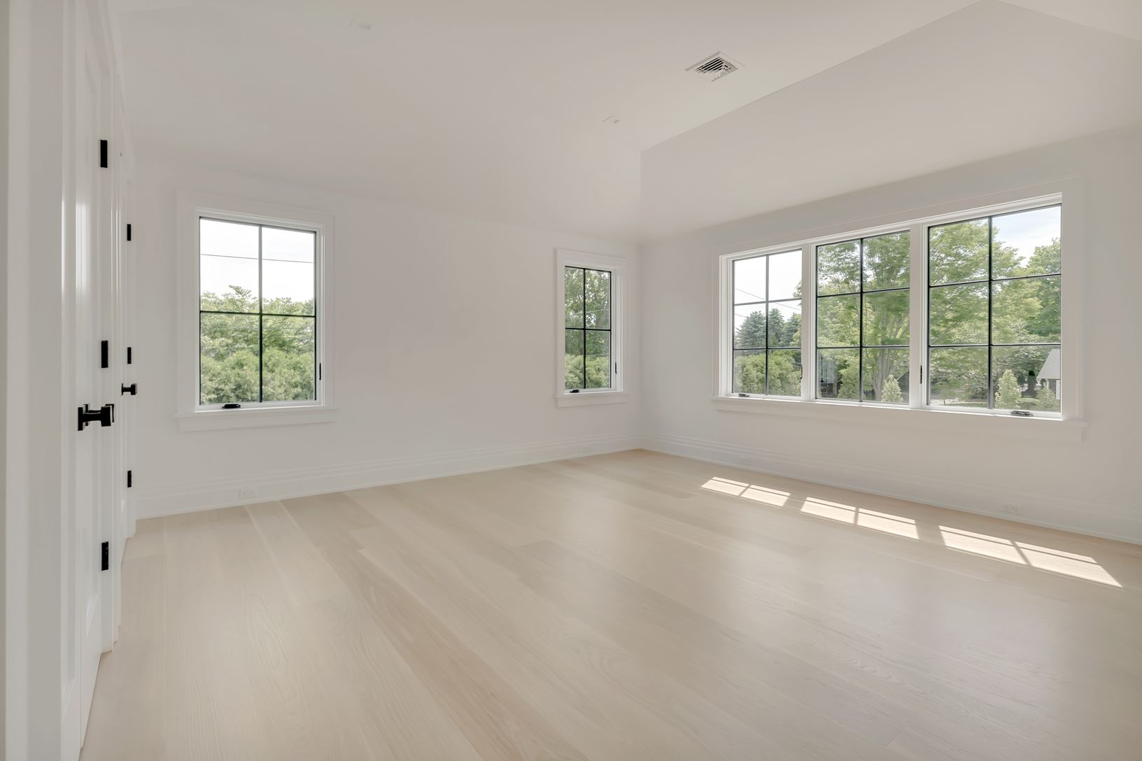 One of 4 en-suite bedrooms